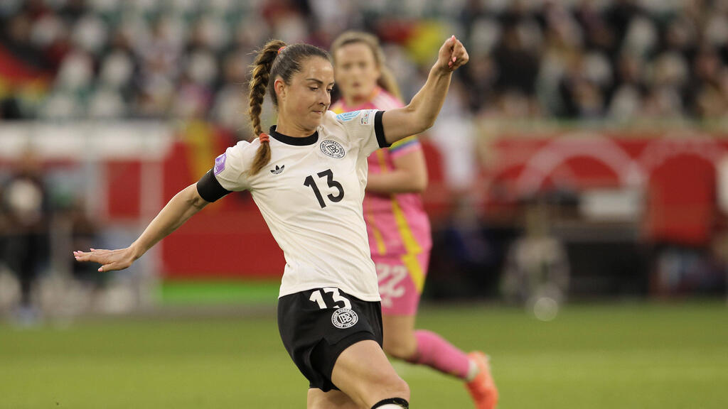 Sara Däbritz soll vor einem Engagement bei Real Madrid stehen Sara Däbritz soll vor einem Engagement bei Real Madrid stehen