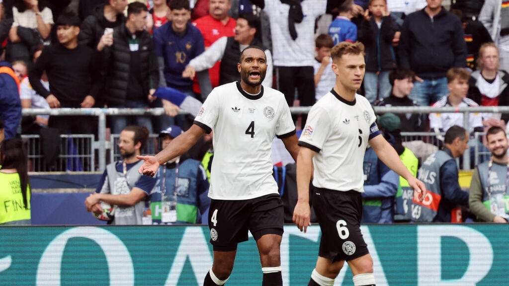 Jonathan Tah (l.) hat sich dem FC Bayern angeschlossen Jonathan Tah (l.) hat sich dem FC Bayern angeschlossen