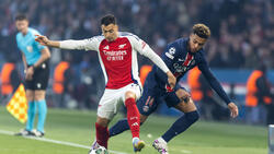 Gabriel Martinelli (l.) steht offenbar auf der Liste des FC Bayern