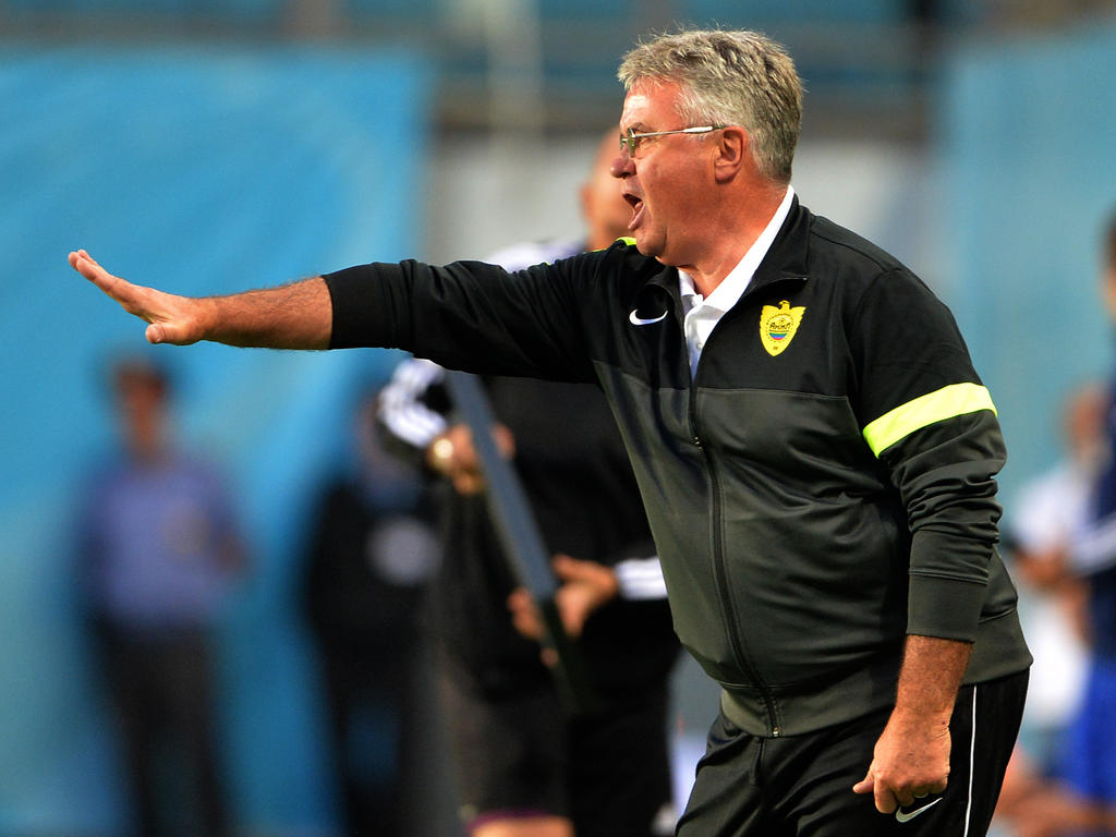 Guus Hiddink stellt bereits sein Team zusammen Guus Hiddink stellt bereits sein Team zusammen
