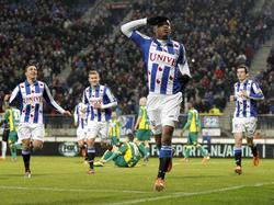 Kenneth Otigba viert de 1-0 tijdens sc Heerenveen - ADO Den Haag. (1-2-2014)
