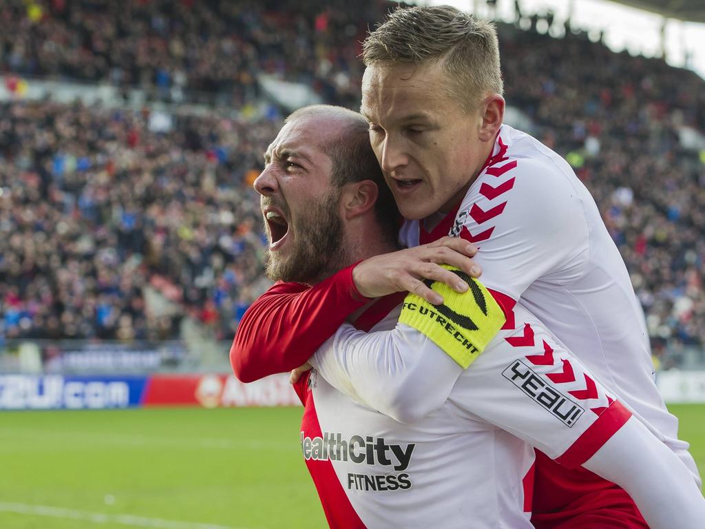 Steve De Ridder (l.) in extase na zijn treffer tegen Ajax. (2-2-2014)