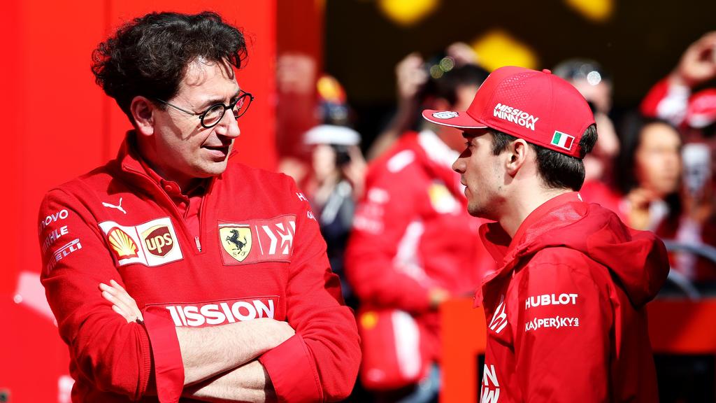 Mattia Binotto (l.) ist durchaus zufrieden mit den Leistungen von Charles Leclerc Mattia Binotto (l.) ist durchaus zufrieden mit den Leistungen von Charles Leclerc