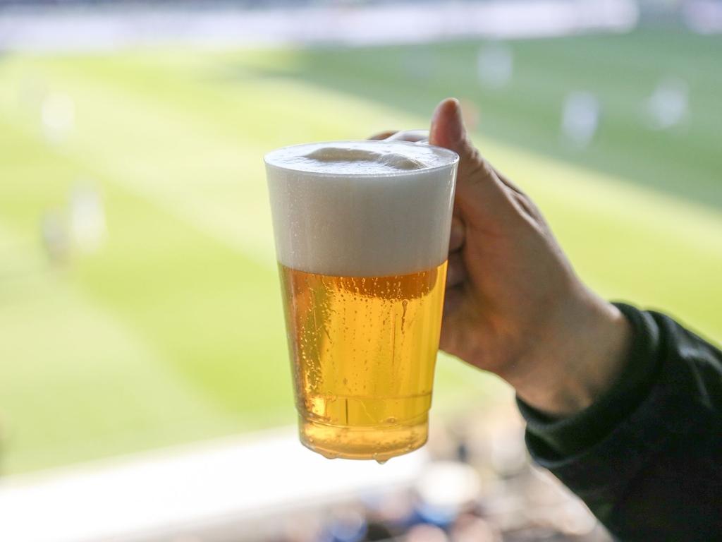Fußballfans dürfen bei der WM in Katar nur außerhalb der Stadion alkoholhaltiges Bier genießen
