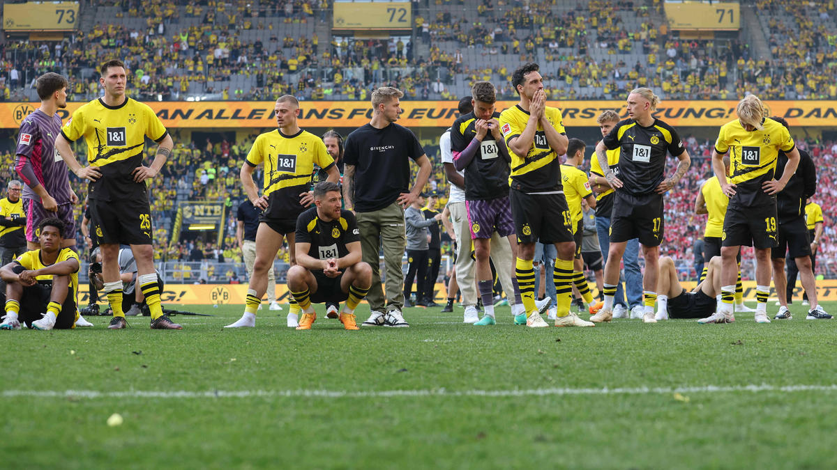 Marius Wolf (2.v.r.) wurde mit dem BVB nur Vizemeister