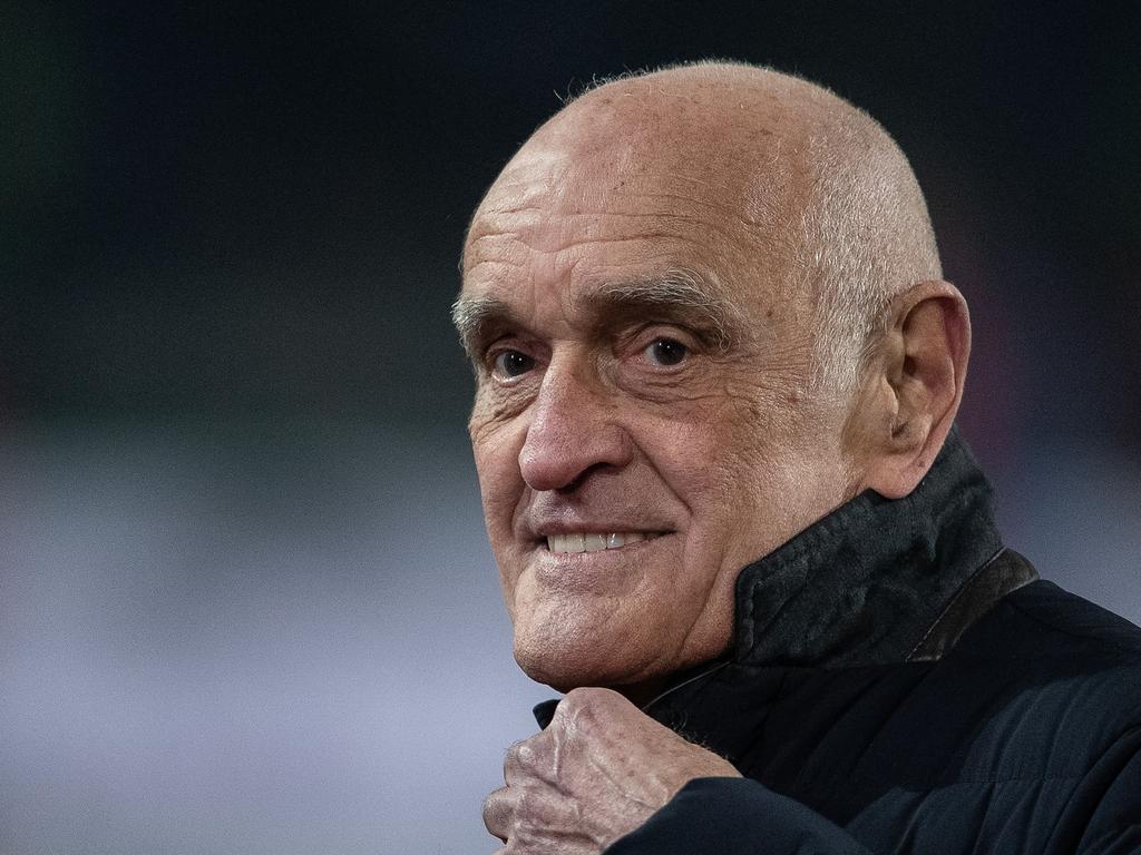 Martin Kind, Geschäftsführer von Hannover 96, ist vor dem Spiel im Stadion Martin Kind, Geschäftsführer von Hannover 96, ist vor dem Spiel im Stadion