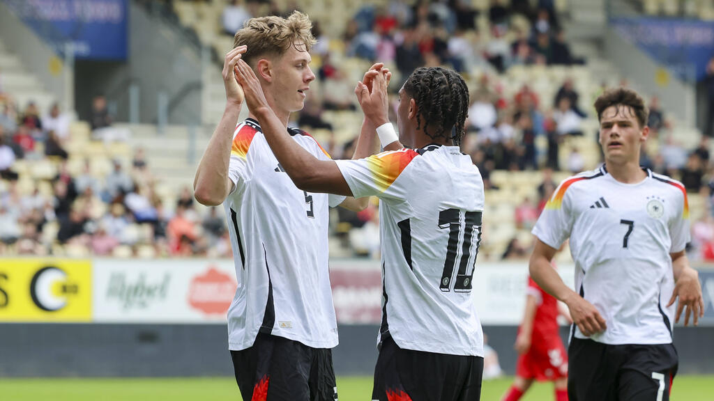 Leopold Wurm (l.) steht offenbar auch beim FC Schalke 04 auf der Liste Leopold Wurm (l.) steht offenbar auch beim FC Schalke 04 auf der Liste