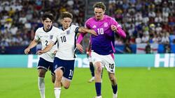 James McAtee (2.v.l.) ist Thema beim BVb