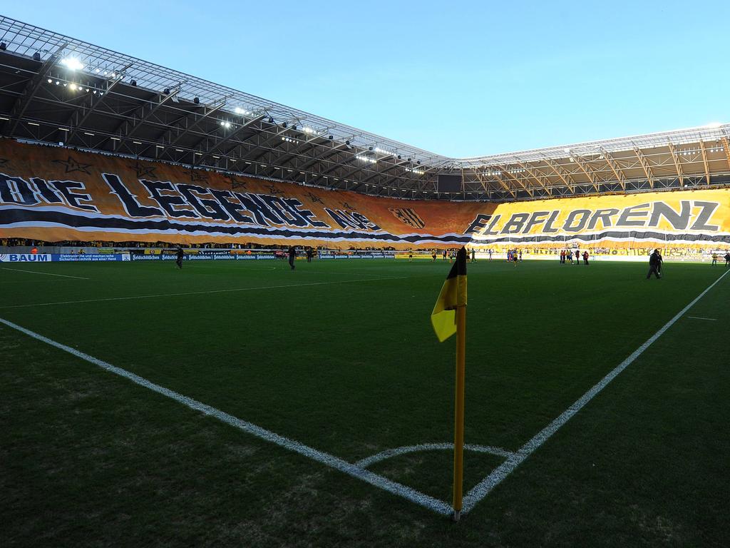 Die Fans von Dynamo sorgten mit einer riesigen Blockfahne für ein Highlight in der Hinrunde