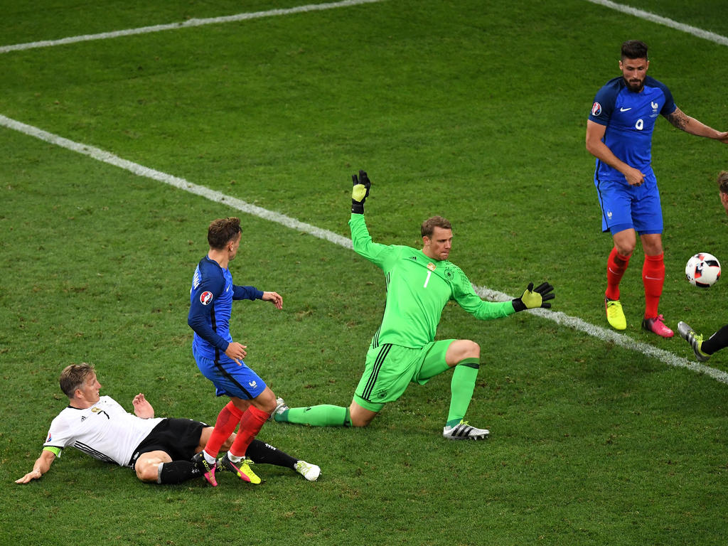 Antoine Griezmann hizo el segundo gol del partido en esta acción en el minuto 72. (Foto: Getty)