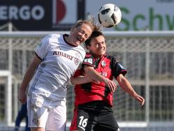 Melanie Behringer (l.) traf gegen den SC Freiburg per Freistoß
