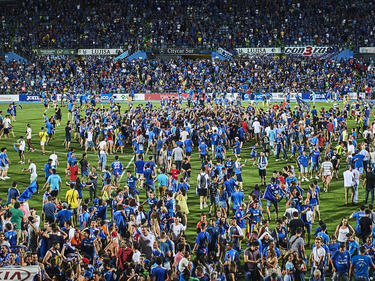 Invasión de campo en el Coliseum Alfonso Pérez tras el ascenso. (Foto: Getty)