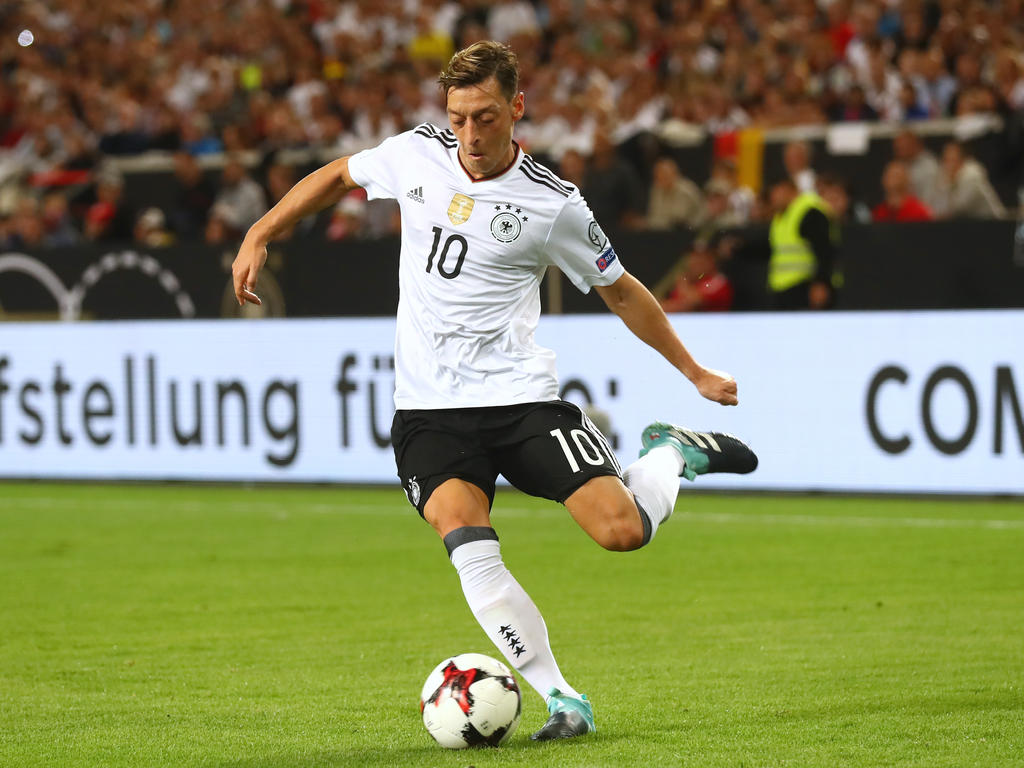 Mesut Özil en un duelo de clasificación para el Mundial contra Noruega. (Foto: Getty)
