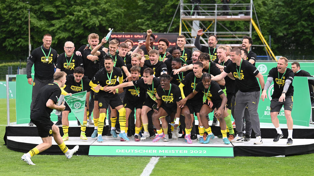 Die BVB-Junioren feierten bereits am letzten Wochenende die deutsche U19-Meisterschaft Die BVB-Junioren feierten bereits am letzten Wochenende die deutsche U19-Meisterschaft