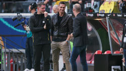 Sebastian Kehl (M.) hatte nach dem glücklichen BVB-Sieg in Frankfurt gut lachen
