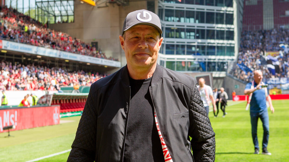 Axel Roos chơi độc quyền cho 1. FC Kaiserslautern