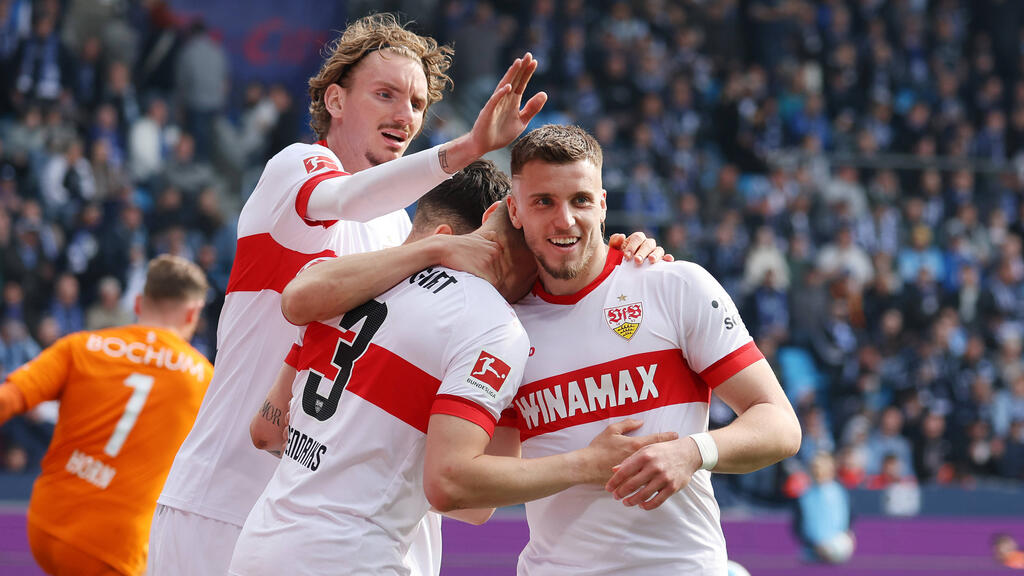 VfB Stuttgarts Demirovic (r.) war in Top-Form VfB Stuttgarts Demirovic (r.) war in Top-Form