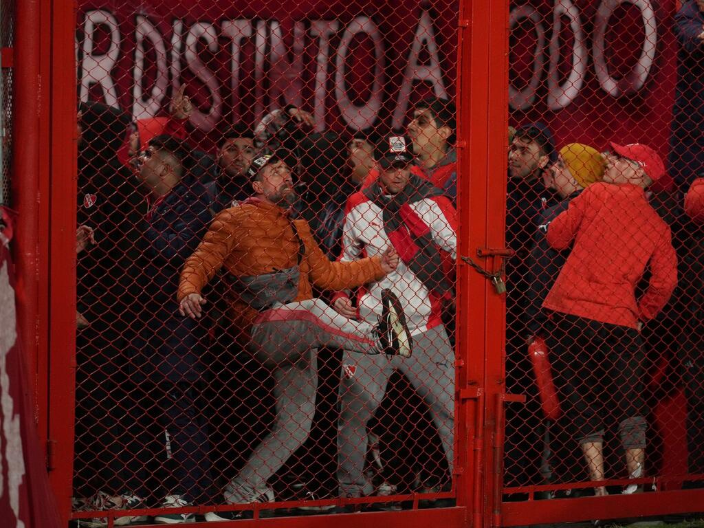 Wütende Fans: Bei der Copa Sudamericana kam es zu Auseinandersetzungen.