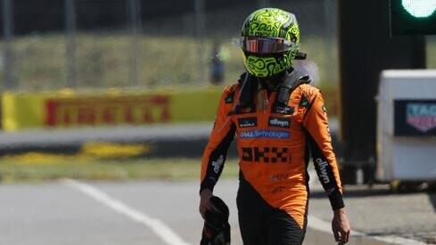 Lando Norris geht per Fuß zurück zur Garage