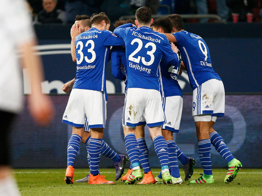 El Schalke 04 celebra el primer tanto del encuentro. (Foto: Getty)