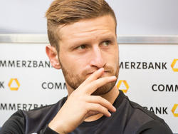 Shkodran Mustafi hat in London unterschrieben