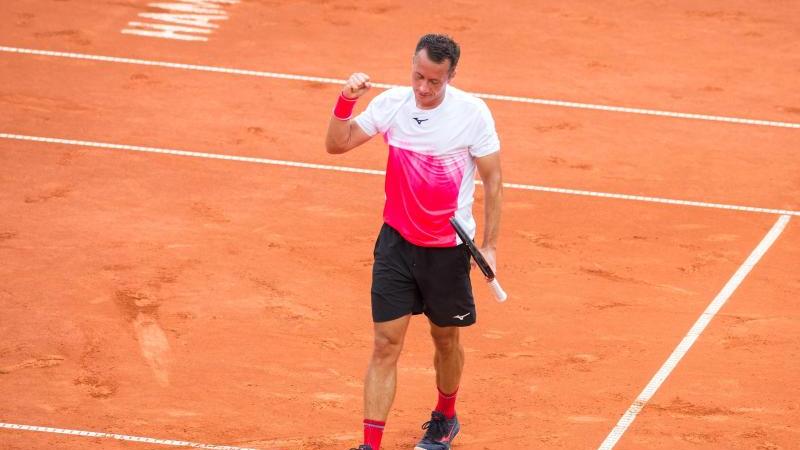 Steht in Hamburg nach starker kämpferischer Leistung im Achtelfinale: Philipp Kohlschreiber jubelt