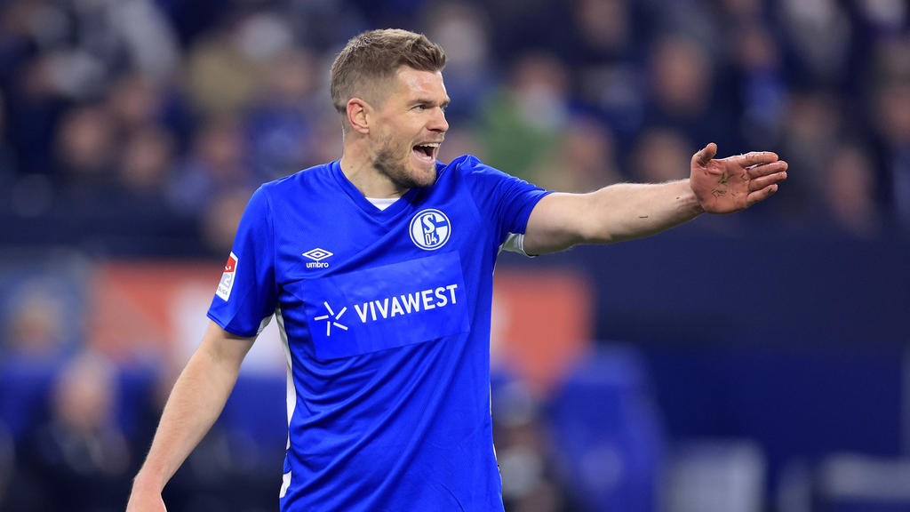 Simon Terodde ist einer der Spieler, der auf Schalke angeblich keine Zukunft mehr haben könnte Simon Terodde ist einer der Spieler, der auf Schalke angeblich keine Zukunft mehr haben könnte