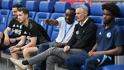 Die Tage von Kees van Wonderen (2. v. r.) beim FC Schalke 04 sind schon wieder gezählt.