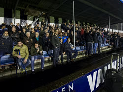 De hoofdtribune in Groesbeek is goedgevuld voor het bekertreffen tussen Achilles '29 - FC Utrecht. (16-12-2015)