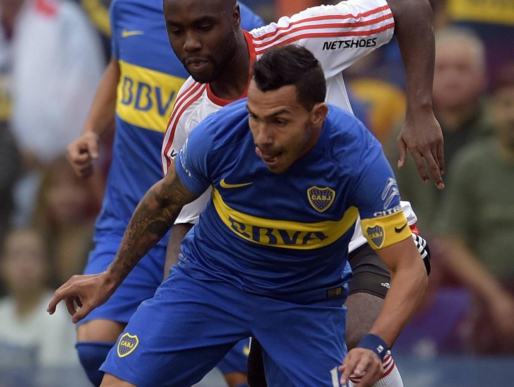 Con uno menos, Boca debió replantear su estrategia, aunque no por ello redujo su ambición. (Foto: Imago) Con uno menos, Boca debió replantear su estrategia, aunque no por ello redujo su ambición. (Foto: Imago)