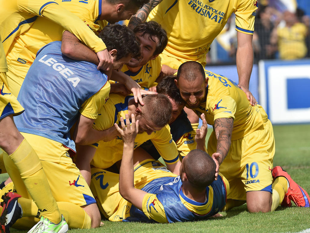 Dionisi celebra con sus compañeros el 3-0 ante el Crotone. (Foto: Getty)