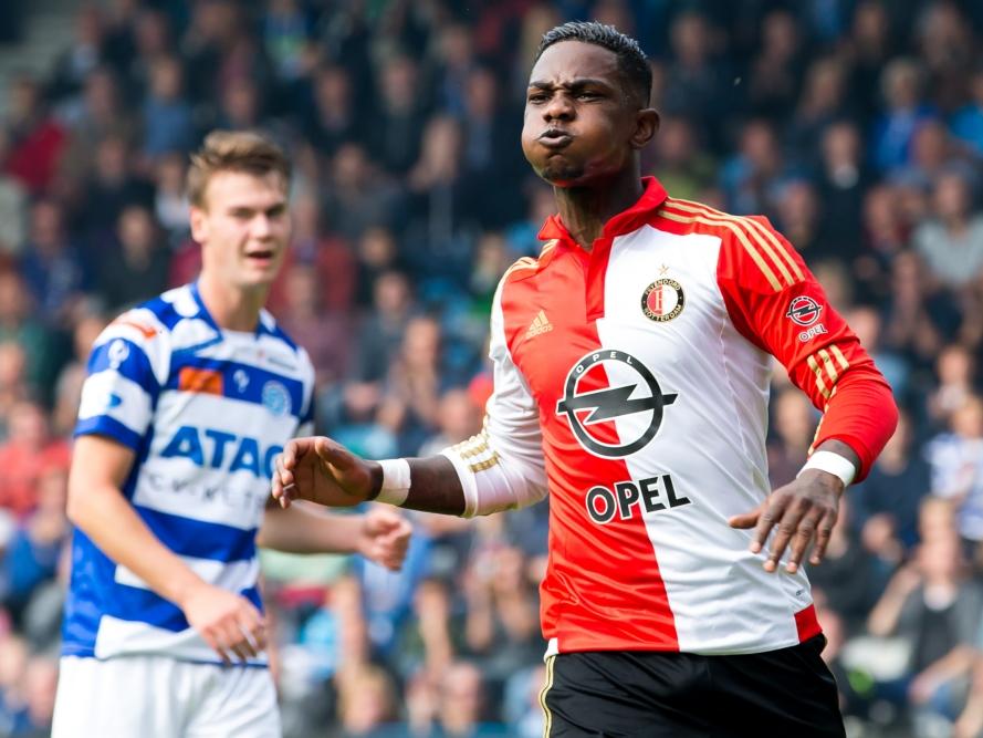 Eljero Elia baalt nog even na, nadat hij zojuist een kans heeft gemist in de wedstrijd tegen De Graafschap. (04-10-2015)