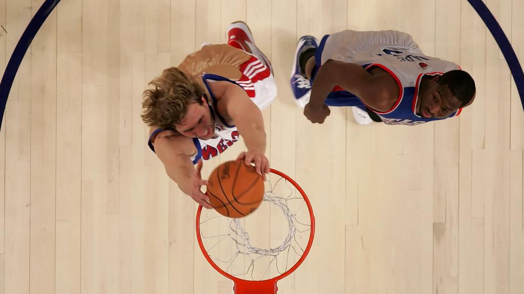 Lobte seinen langjährigen Konkurrenten Dirk Nowitzki (l.): NBA-Star Dwyane Wade (r.) Lobte seinen langjährigen Konkurrenten Dirk Nowitzki (l.): NBA-Star Dwyane Wade (r.)