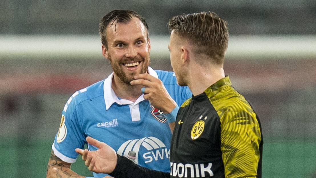 Kevin Großkreutz (l.) will seine Kneipe "Schmackes" retten Kevin Großkreutz (l.) will seine Kneipe "Schmackes" retten