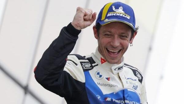 Valentino Rossi, hier bei seinem Road-to-Le-Mans-Sieg 2023, steuert erstmals einen Le-Mans-Prototyp
