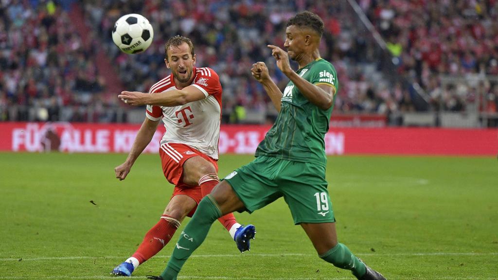 Ferlix Udoukhai (r.) verteidige gegen Bayern-Superstar Harry Kane