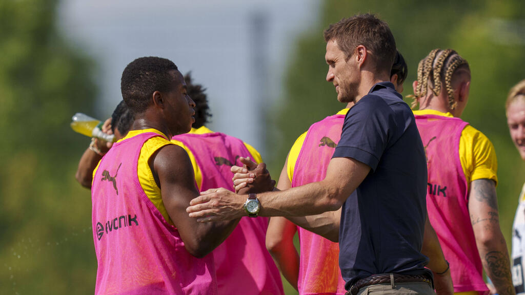 Der Berater von Youssoufa Moukoko (l.) warnte den BVB vor einem Fehler