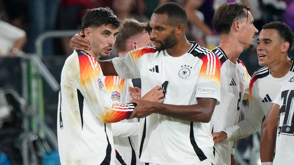 Kai Havertz (l.) traf für Deutschland zum 5:0 gegen Ungarn