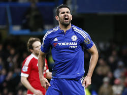 Chelsea krijgt in de eerste helft de beste kansen. Normaliter zijn die een prooi voor Diego Costa, maar deze keer mist hij. (07-02-2016)