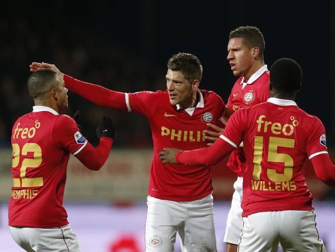 PSV kon drie keer juichen tegen FC Twente. Memphis Depay (links) was wederom belangrijk.
