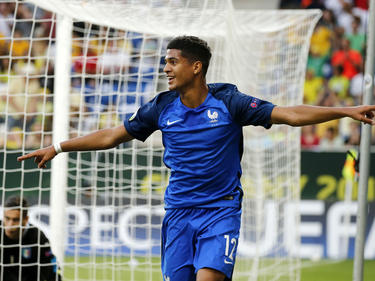 Ludovic Blas heeft Frankrijk op een 2-0 voorsprong gekopt. Frankrijk en Italië spelen de finale van het EK onder 19.