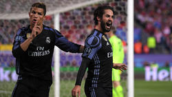 Cristiano Ronaldo (l.) und Isco spielten fünf Jahre gemeinsam für Real Madrid