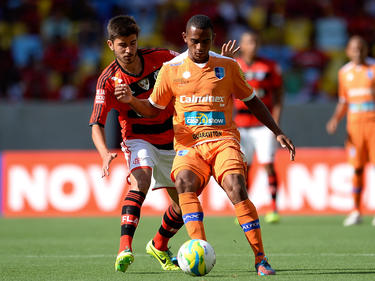 Mattheus Oliveira (izq.), en un partido con Flamengo. (Foto: Getty)
