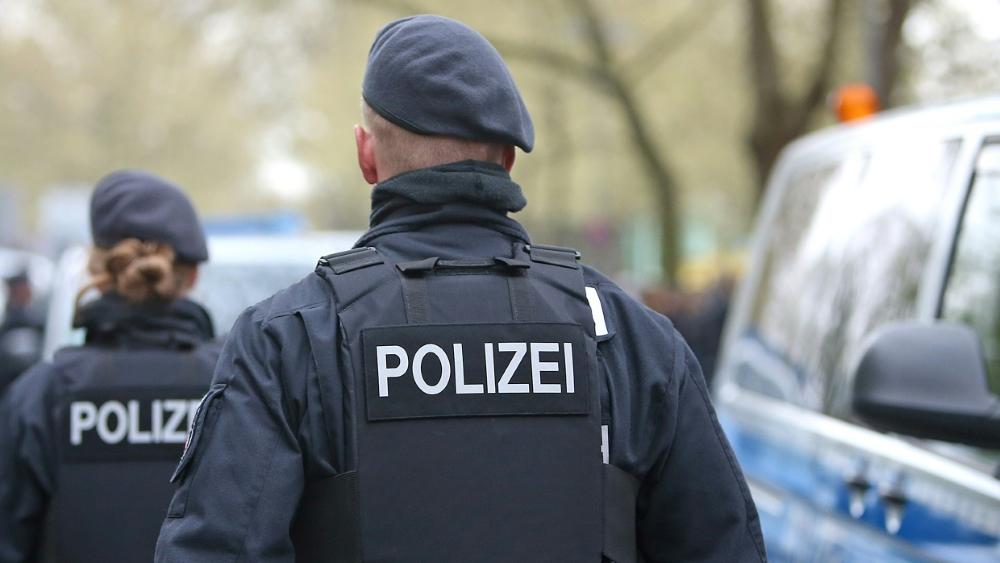 Die Polizei griff bei einer Massenschlägerei ein Die Polizei griff bei einer Massenschlägerei ein