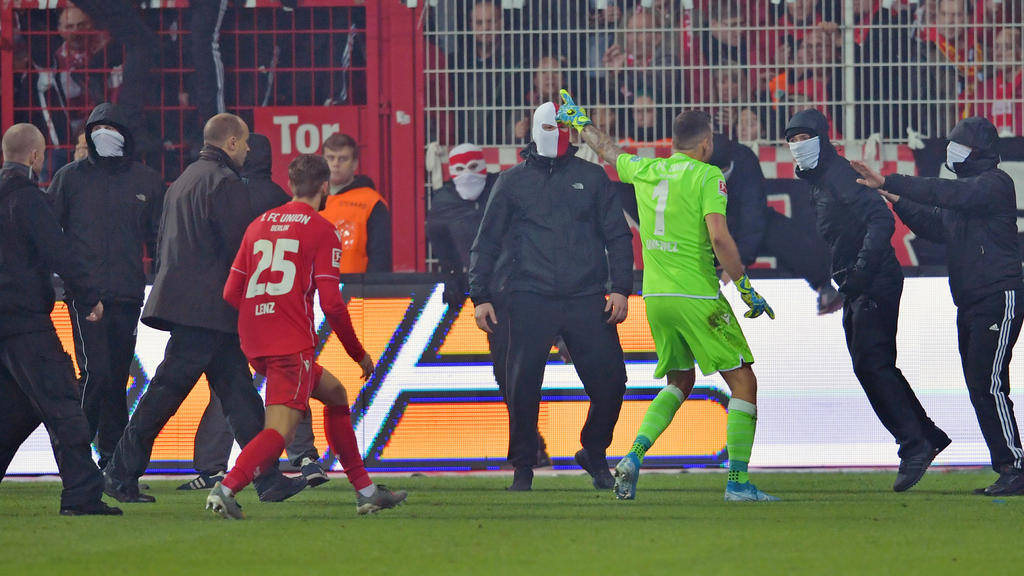 Das Berliner Derby zwischen Union und Hertha BSC wurde von Krawallen überschattet