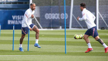 Neymar y Messi en un entrenamiento en París.