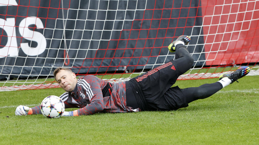 Manuel Neuer wird wohl nicht gegen Pilsen in der Champions League spielen Manuel Neuer wird wohl nicht gegen Pilsen in der Champions League spielen