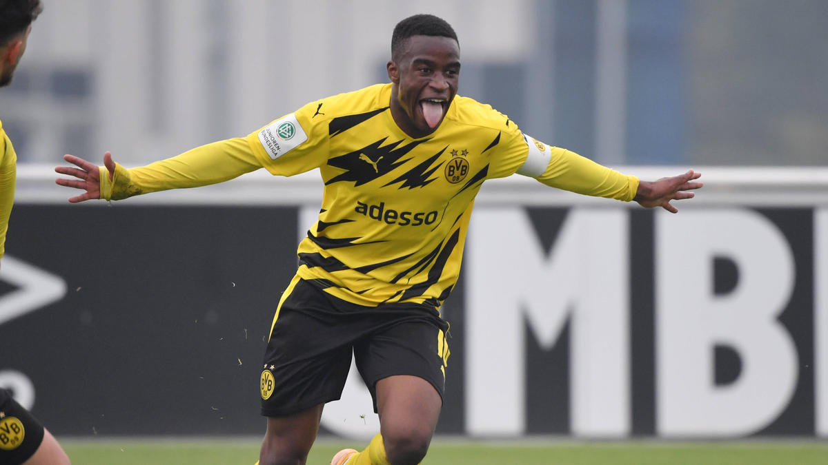 Youssoufa Moukoko trifft weiter wie er will Youssoufa Moukoko trifft weiter wie er will