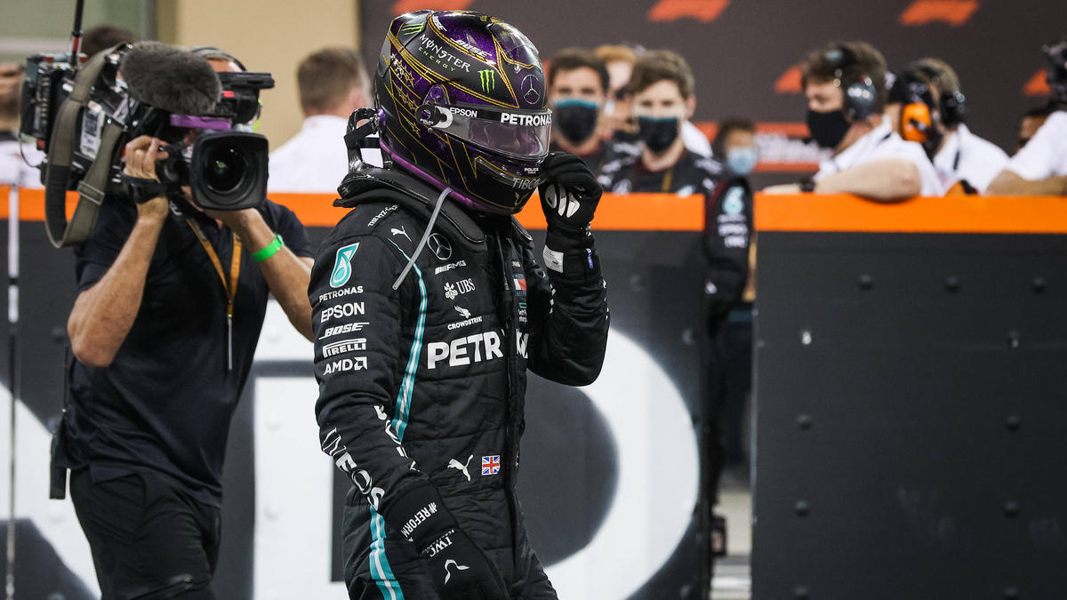 Lewis Hamilton (r.) hat noch immer kein Arbeitspapier für 2021 Lewis Hamilton (r.) hat noch immer kein Arbeitspapier für 2021
