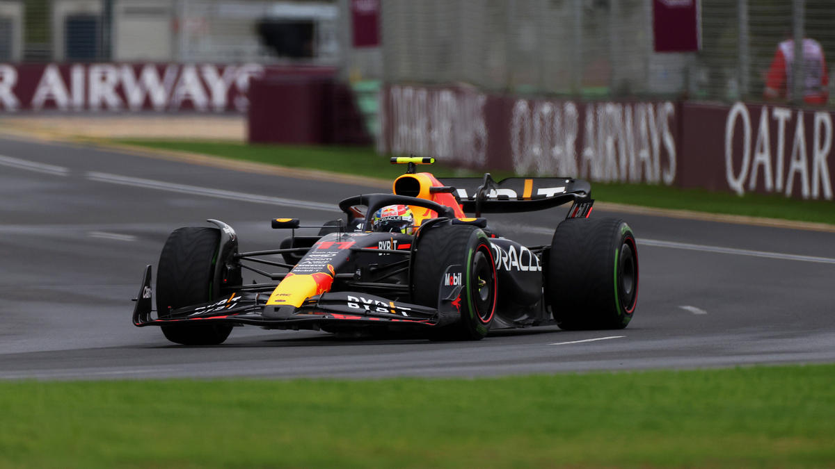 Sergio Perez im Red Bull RB19 im Freitagstraining in Australien 2023